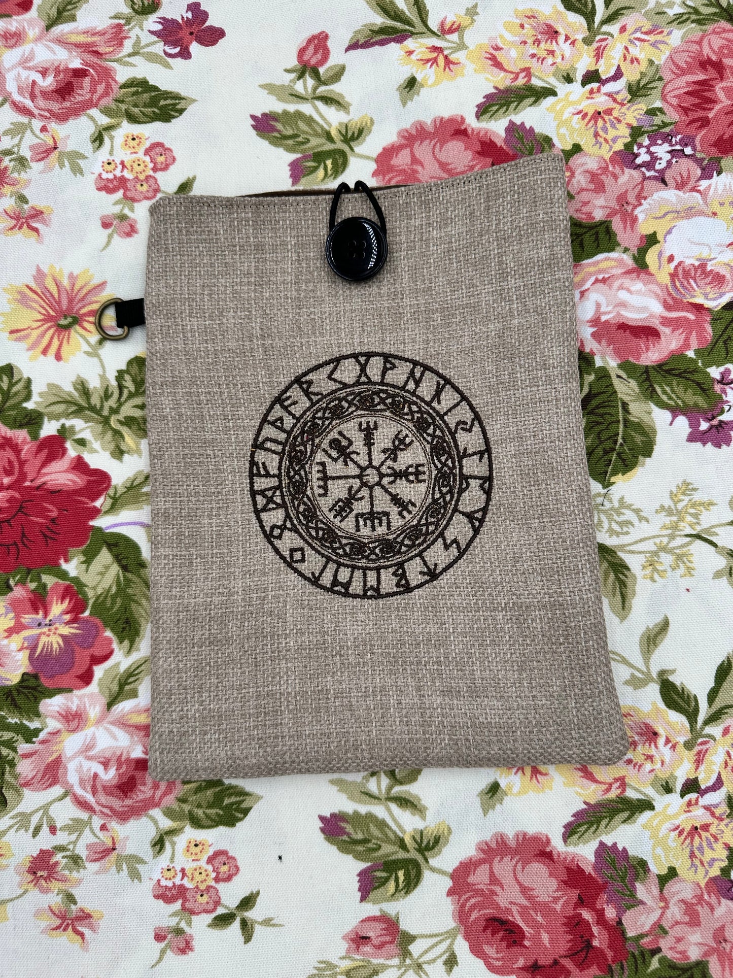 Viking Compass - Vegvisir - Embroidered Book Sleeve