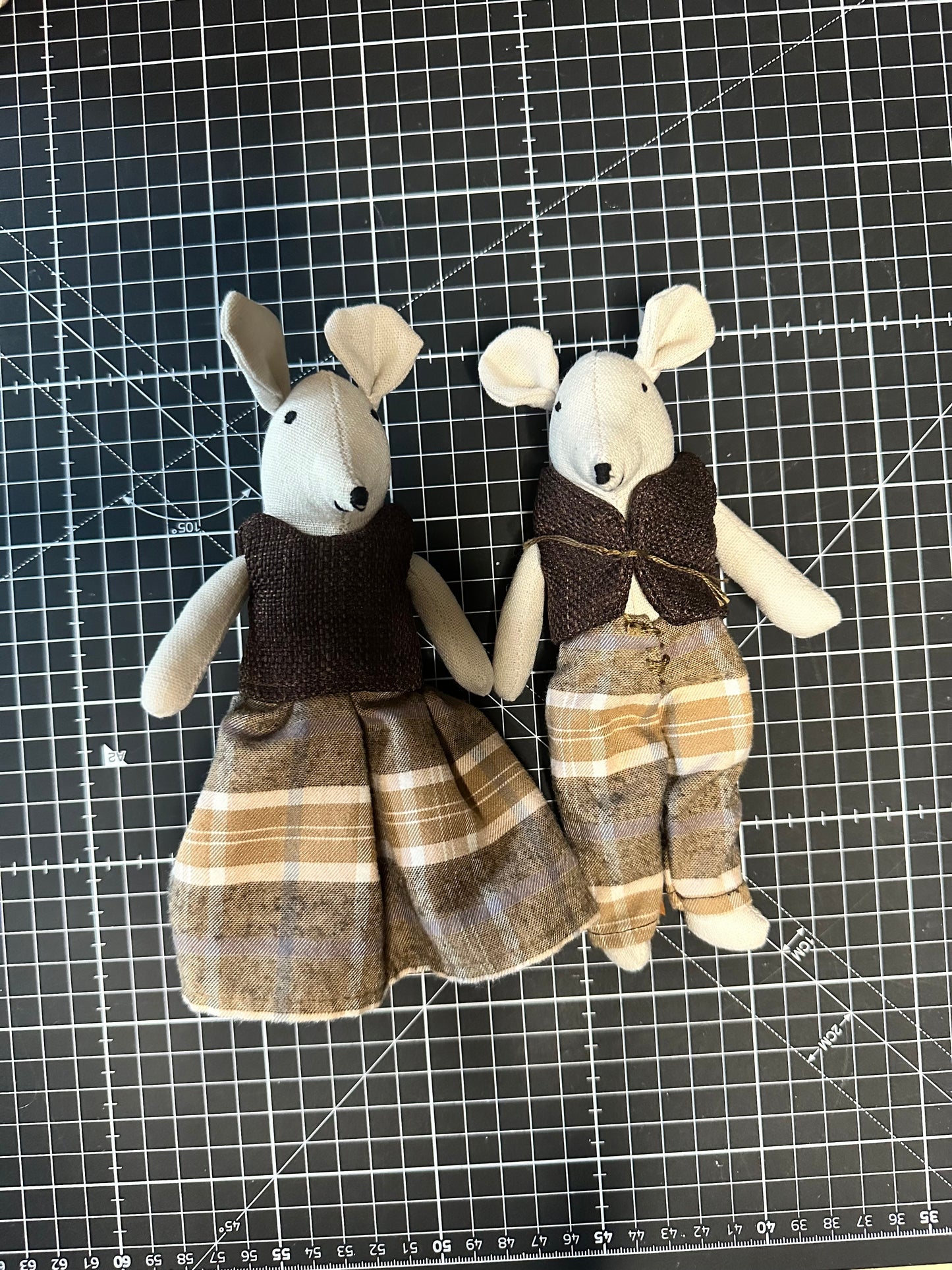 Mr & Mrs Cottage Mice – Handmade Plaid Mouse Pair